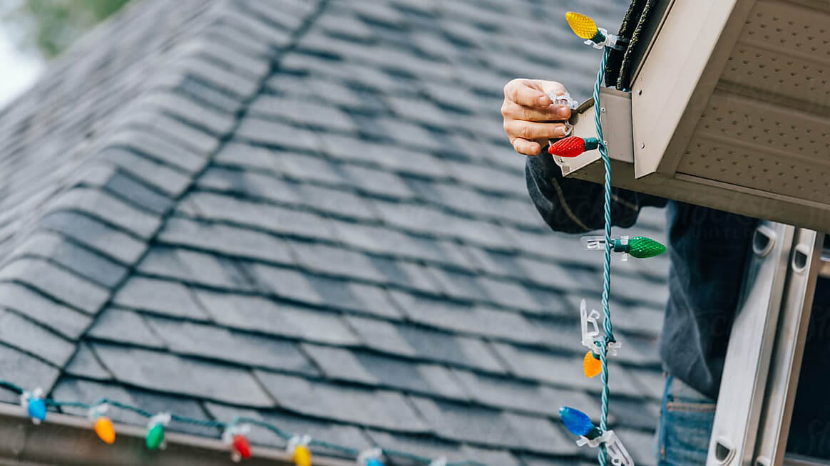 How To Hang Christmas Lights Outside?